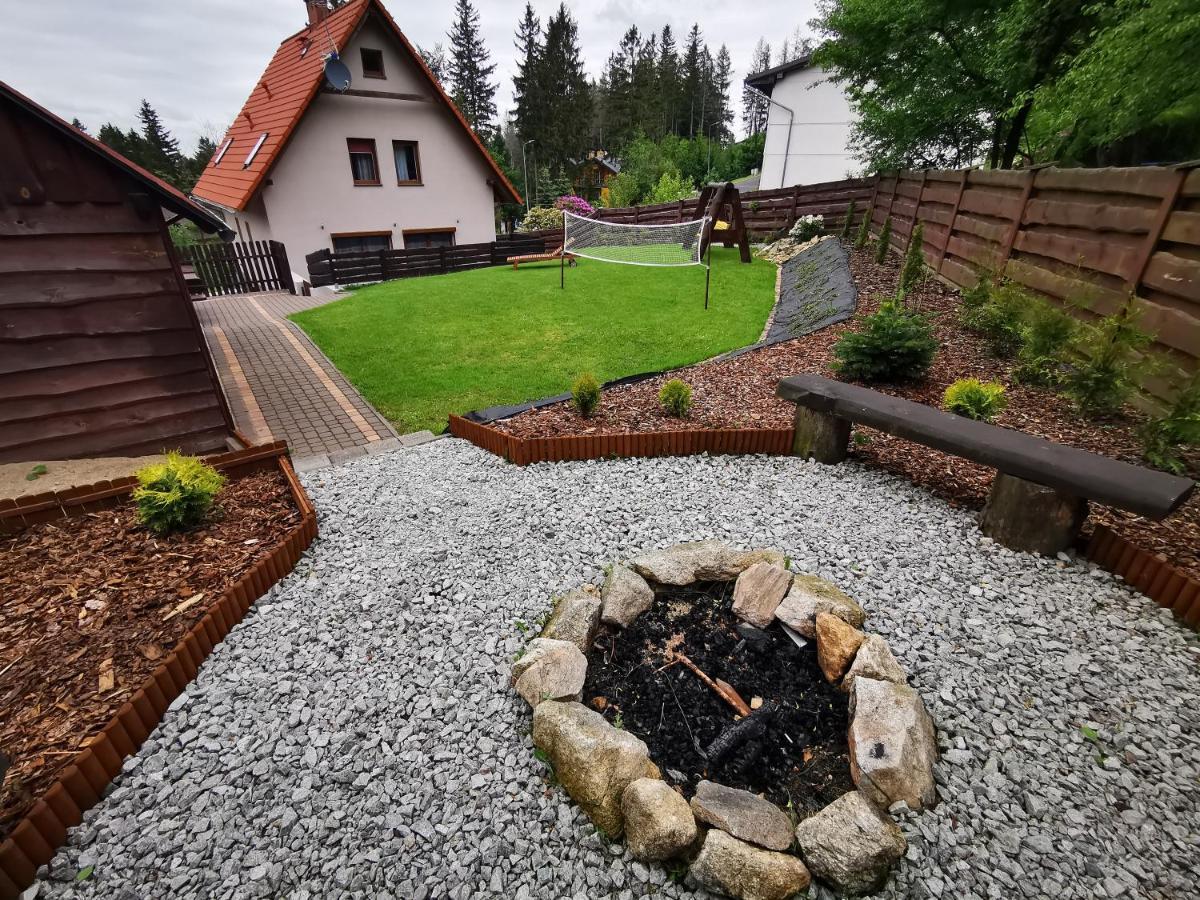 Wonder Home - Villa Vika Z Ogrodem, Z Miejscem Na Grilla I Ognisko คาร์ปัตซ์ ภายนอก รูปภาพ
